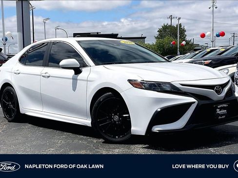 Used 2021 Toyota Camry SE AWD/4WD image 1