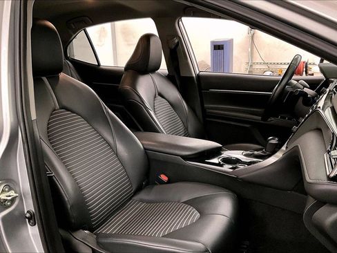 Used 2020 Toyota Camry SE w/ Convenience Package image 7