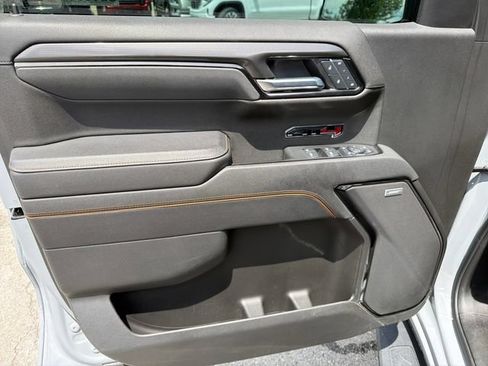 Used 2025 GMC Sierra 1500 AT4 w/ AT4 Premium Package AWD/4WD image 17