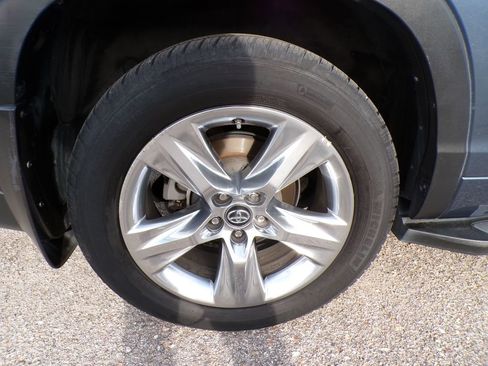 Used 2018 Toyota Highlander Limited w/ Protection Package #3 AWD/4WD image 22