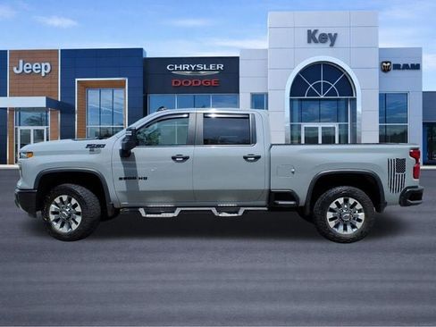 Used 2025 Chevrolet Silverado 2500 Custom w/ Custom Convenience Package AWD/4WD image 2