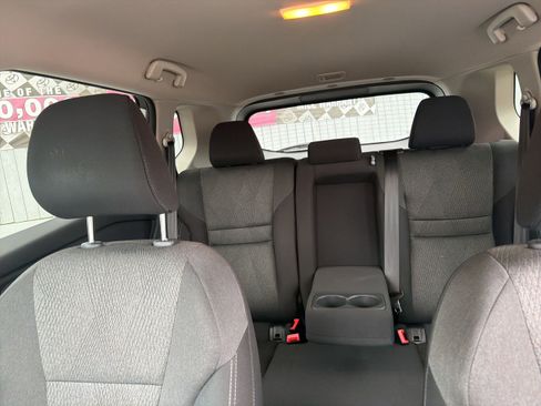 Used 2024 Nissan Rogue SV FWD image 11