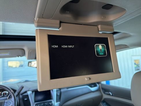 Used 2019 Chevrolet Suburban Premier image 16