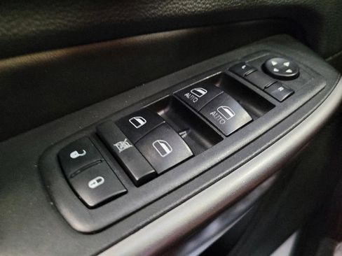Used 2019 Jeep Cherokee Limited FWD image 27