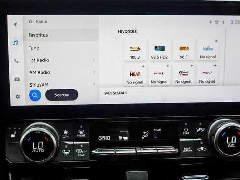 Used 2023 Toyota Highlander XSE FWD image 27