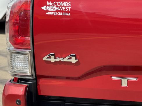 Used 2019 Toyota Tacoma Limited image 9