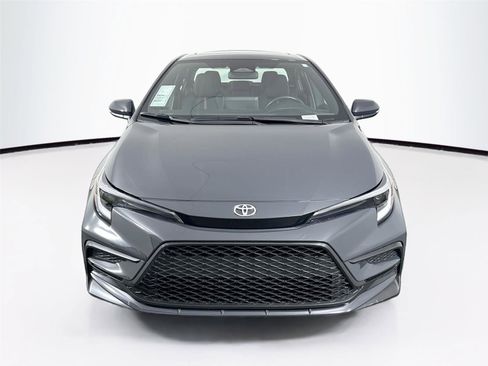 Used 2025 Toyota Corolla SE image 3