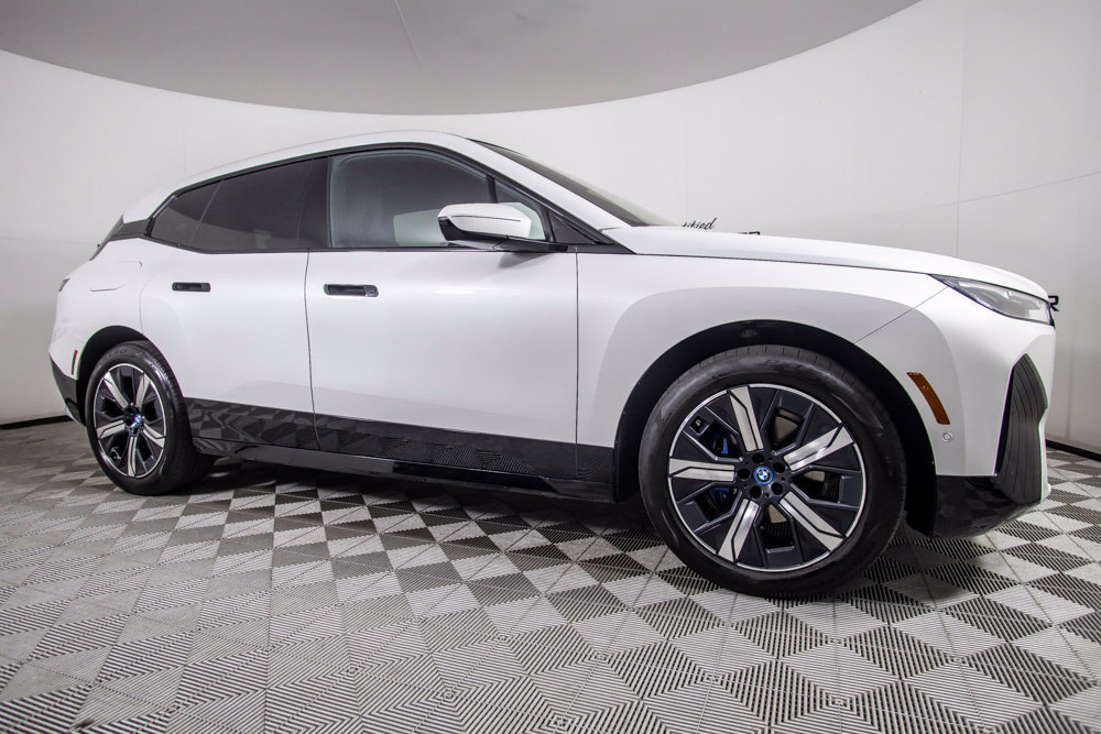 Used 2023 BMW iX xDrive50 w/ Sport Package AWD/4WD image 2