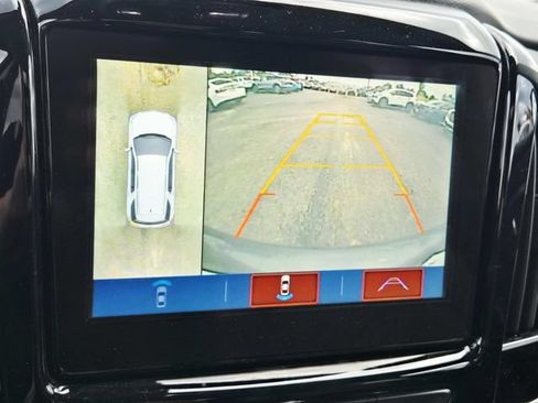 Used 2019 Chevrolet Traverse Premier w/ Driver Confidence II Package FWD image 16