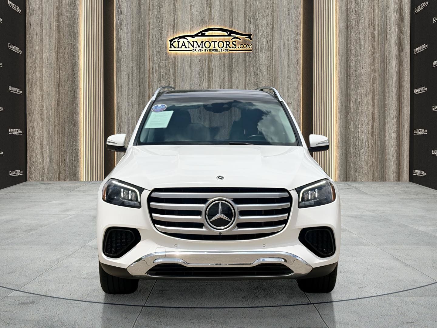 Used 2024 Mercedes-Benz GLS 450 4MATIC image 2