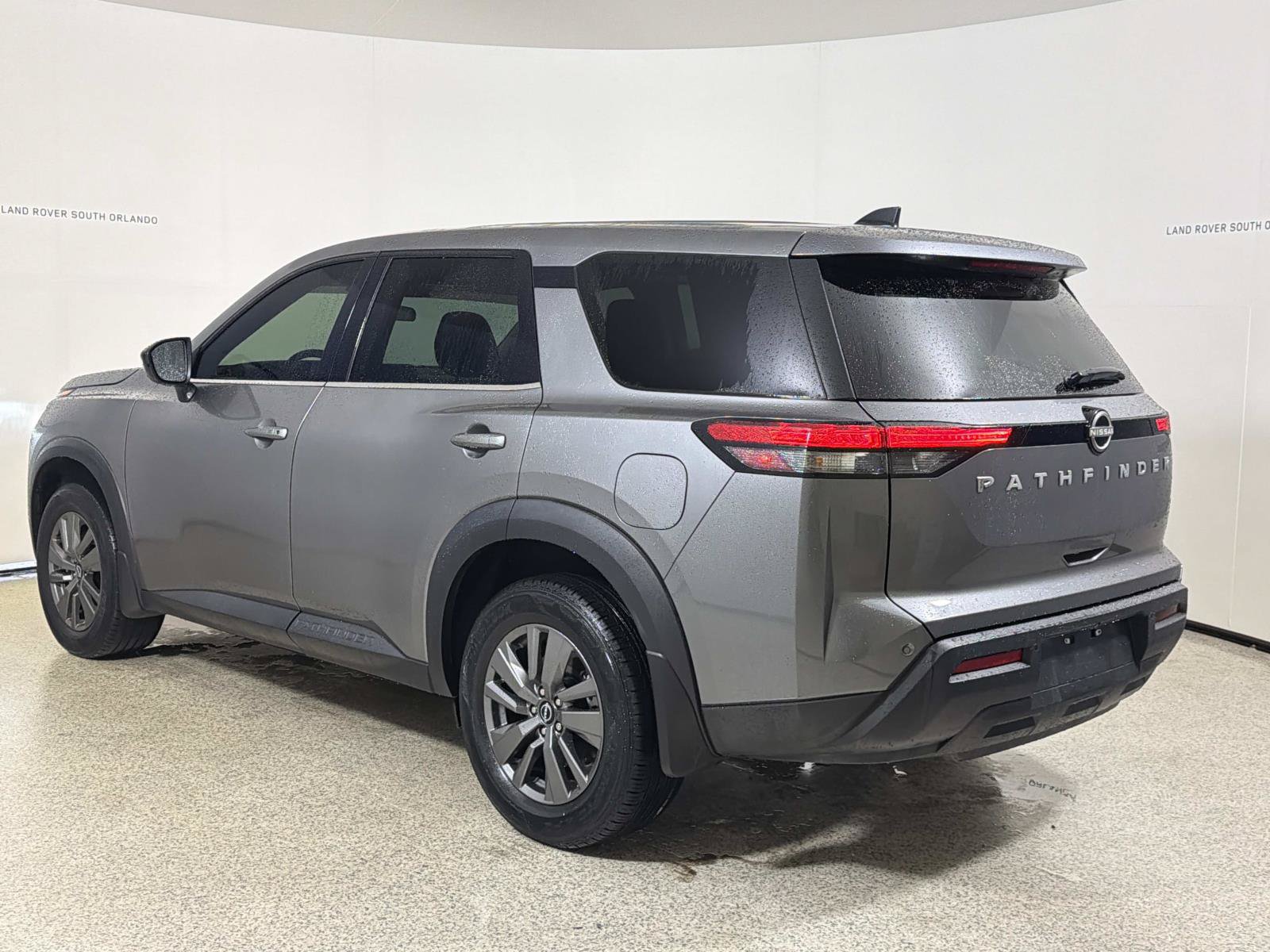 Used 2023 Nissan Pathfinder S FWD image 3