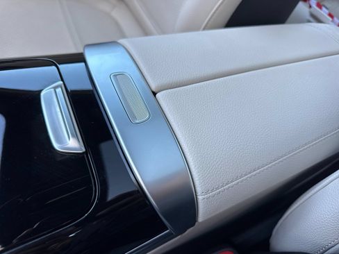 Used 2025 Mercedes-Benz C 300 Sedan image 23