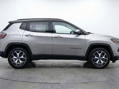 Used 2025 Jeep Compass Limited image 11
