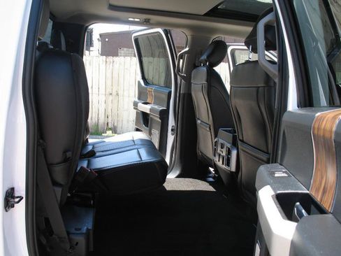 Used 2019 Ford F150 Lariat w/ Equipment Group 502A Luxury AWD/4WD image 30