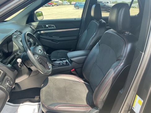 Used 2019 Ford Explorer XLT w/ Equipment Group 202A AWD/4WD image 14
