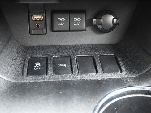 Used 2017 Toyota Highlander Plus image 17