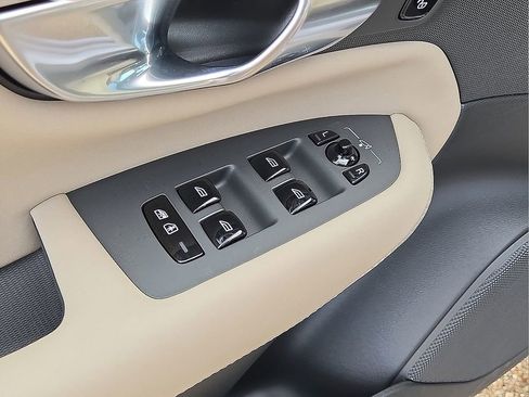 New 2026 Volvo XC90 B6 Plus w/ Protection Package Premier image 23