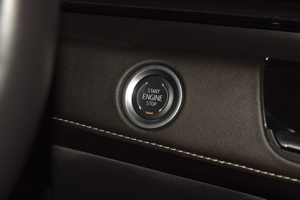 Used 2024 Cadillac Escalade ESV Premium Luxury w/ LPO, Floor Liner Package AWD/4WD image 37
