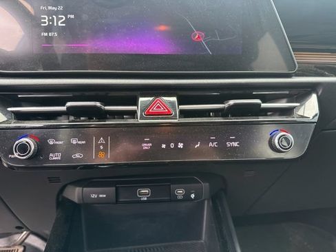 Used 2025 Kia Niro EX FWD image 14