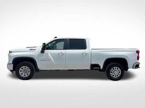 Used 2024 Chevrolet Silverado 2500 LT AWD/4WD image 2