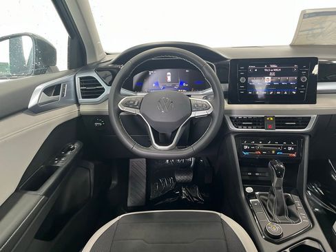 New 2025 Volkswagen Taos SE image 19