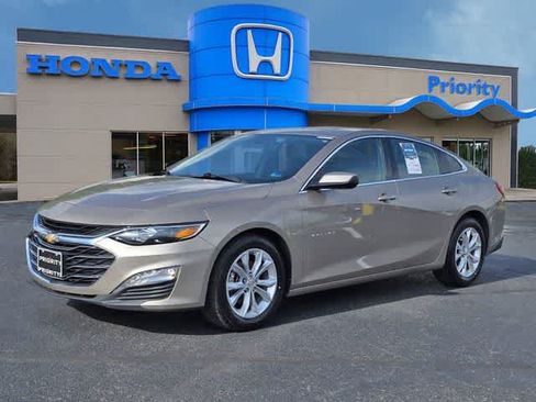 Used 2023 Chevrolet Malibu LT FWD image 2