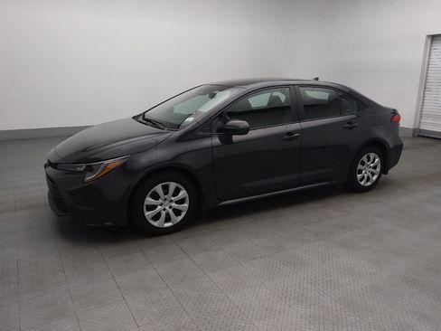 Used 2025 Toyota Corolla LE FWD image 2