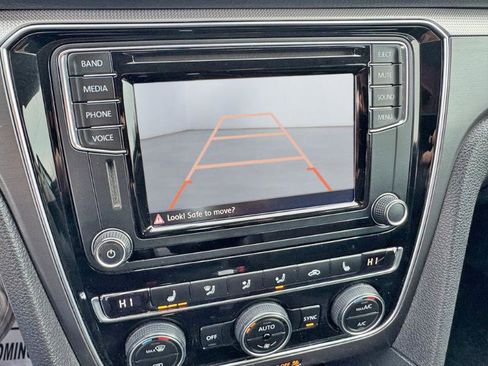 Used 2017 Volkswagen Passat 1.8T R-Line w/ R-Line Lighting Package image 18