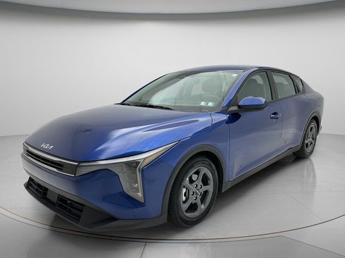 Used 2025 Kia K4 FWD image 3
