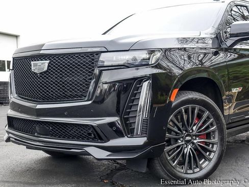 Used 2024 Cadillac Escalade V w/ LPO, ONYX Package image 3