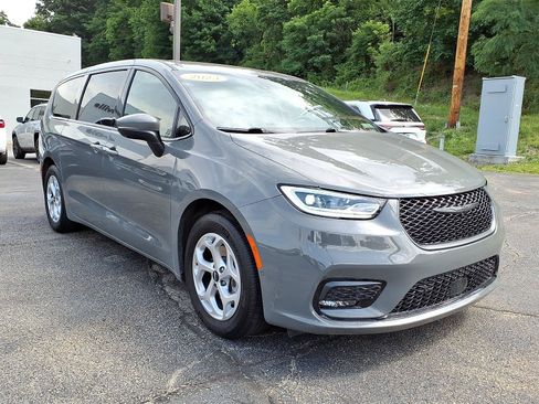 Certified 2023 Chrysler Pacifica Touring-L w/ S Appearance Package FWD image 6
