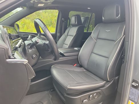 Used 2023 Cadillac Escalade Sport w/ LPO, ONYX Package AWD/4WD image 14