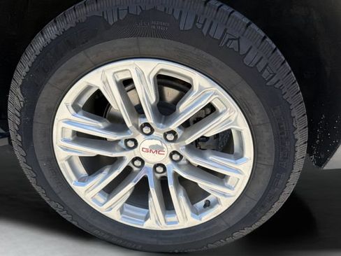 Used 2024 GMC Yukon XL SLT AWD/4WD image 36