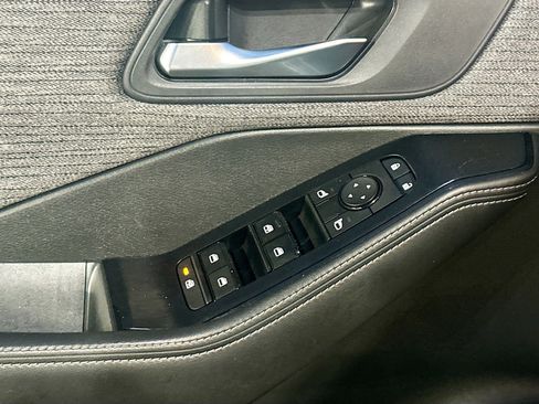 Used 2022 Nissan Rogue SV AWD/4WD image 18