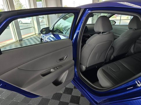 Used 2023 Hyundai Elantra Blue FWD image 33