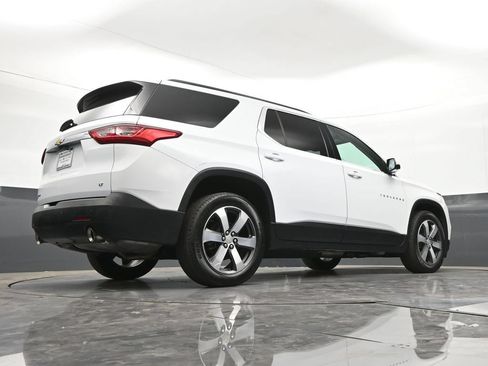 Certified 2020 Chevrolet Traverse LT w/ LT Premium Package AWD/4WD image 28