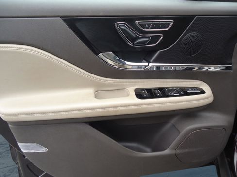 Used 2023 Lincoln Corsair AWD w/ Equipment Group 101A image 21