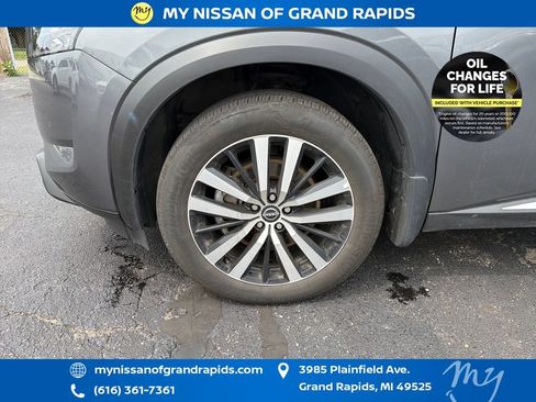 Used 2025 Nissan Pathfinder Platinum AWD/4WD image 32
