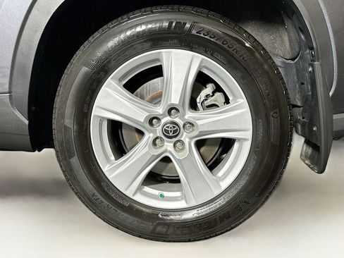 Used 2023 Toyota Highlander LE image 11