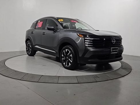 Certified 2025 Nissan Kicks SV w/ SV Premium Package AWD/4WD image 9