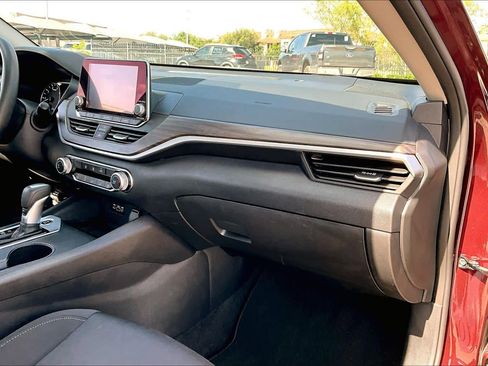 Used 2025 Nissan Altima 2.5 SV FWD image 19