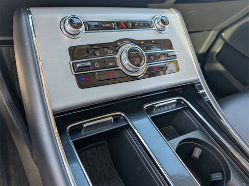 Used 2024 Lincoln Aviator Premiere w/ Premium Package image 24