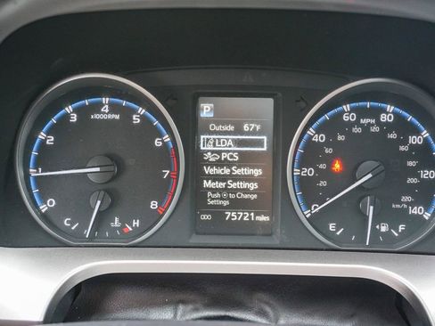 Used 2017 Toyota RAV4 XLE w/ Carpet Mat Package FWD image 22
