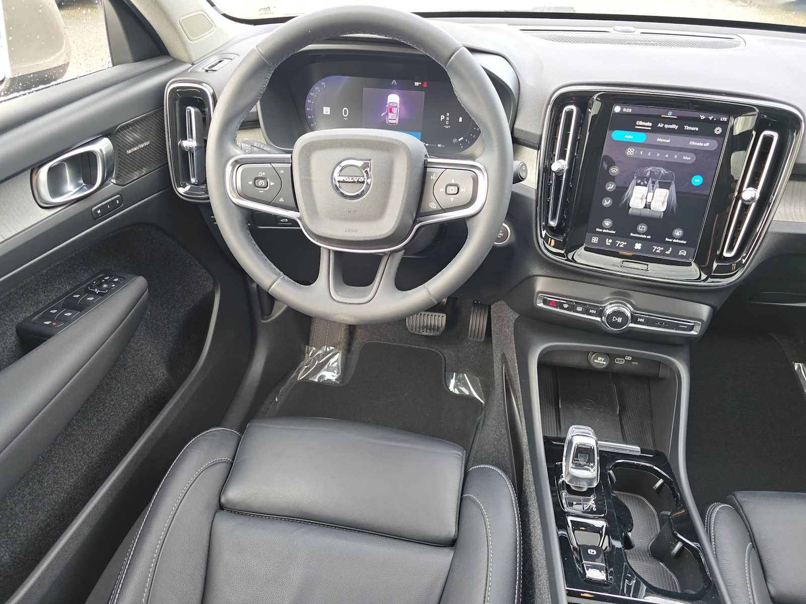 Certified 2024 Volvo XC40 B5 Plus w/ Protection Package Premier AWD/4WD image 18