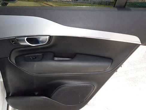 Used 2018 Volvo XC90 T5 Momentum w/ Convenience Package FWD image 23
