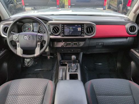 Used 2020 Toyota Tacoma SR5 RWD image 14