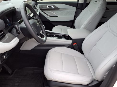 Used 2025 Ford Explorer Platinum w/ Ultimate Package RWD image 13