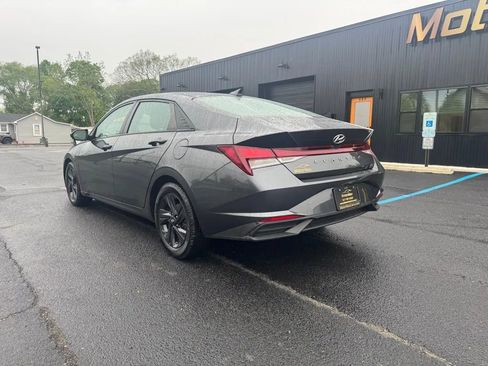 Used 2022 Hyundai Elantra SEL FWD image 2