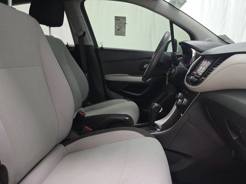 Used 2021 Chevrolet Trax LS w/ Tint and Cruise Package FWD image 10