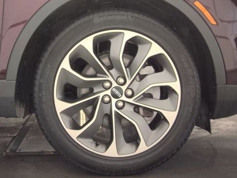 Used 2022 Lincoln Nautilus Reserve image 11